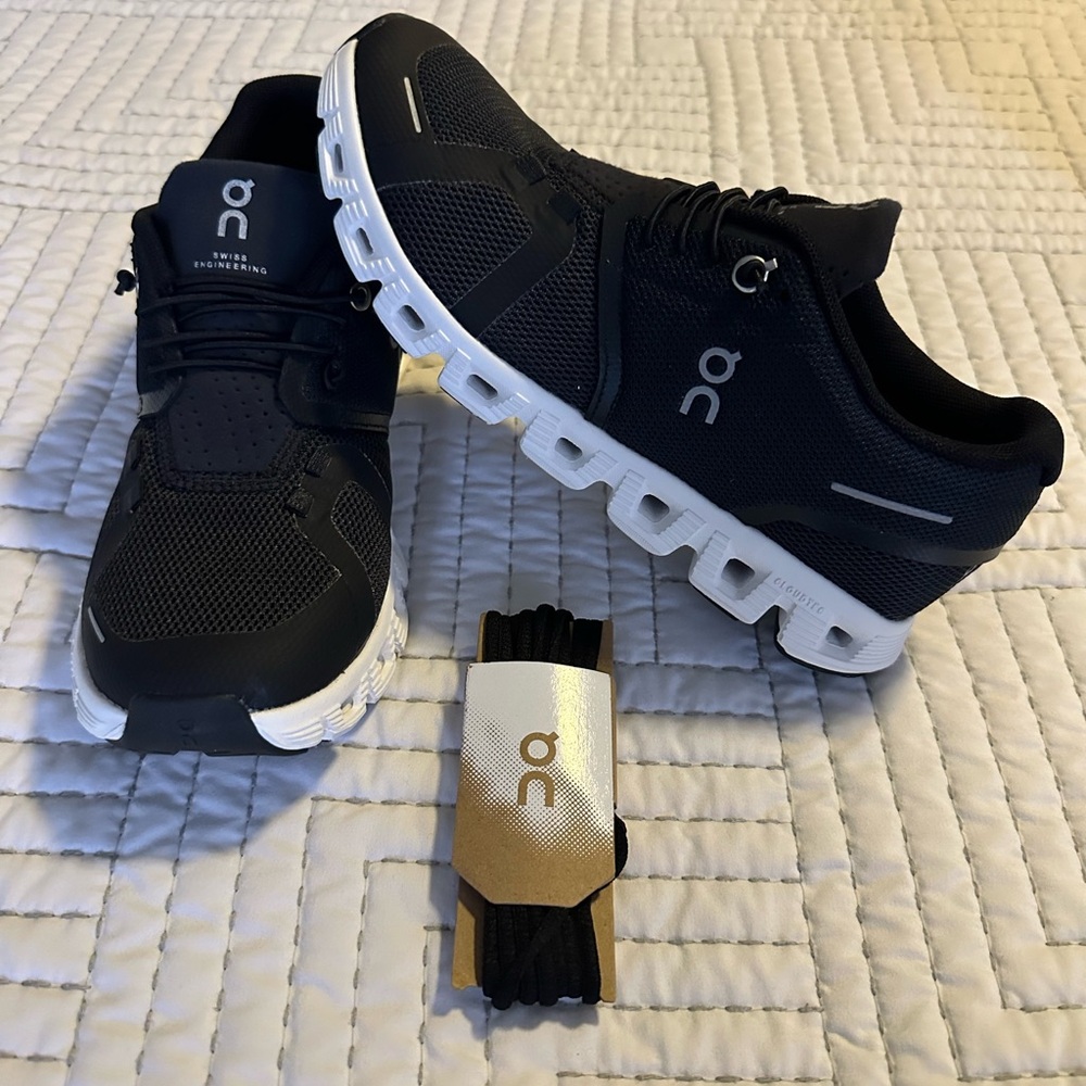 On Women’s Cloud 5 Shoes, 7